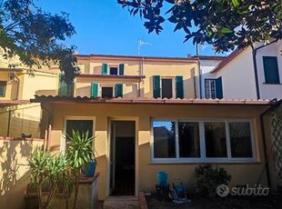 Villa a schiera con giardino e garage