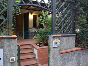 Villa a schiera in ottime condizioni, in vendita in C/da Zolfara, Corigliano-rossano