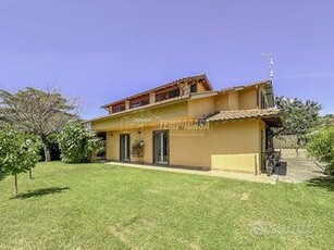 Villa Bifamiliare a Trevignano Romano 5 locali