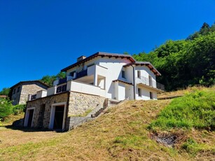 Villa bifamiliare in vendita a Barga