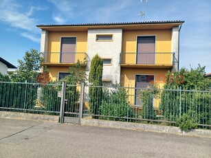 Villa con giardino a Inveruno