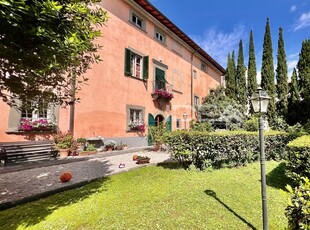Villa con giardino in via giacomo puccini, Pisa