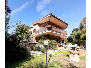 Villa con terrazzo, Roma talenti