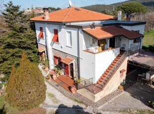 Villa con Uliveto in Vendita a San Vincenzo