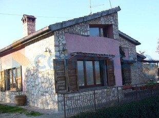 Villa in vendita a Baschi