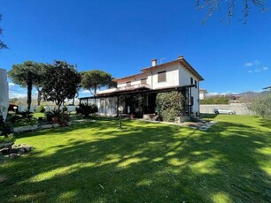 Villa in vendita a Marina di Carrara - Carrara