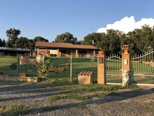 Villa in Vendita a Roccastrada con Vista Panoramica e Terreno