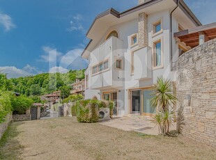 Villa di 547 mq in vendita Cerisano, Calabria