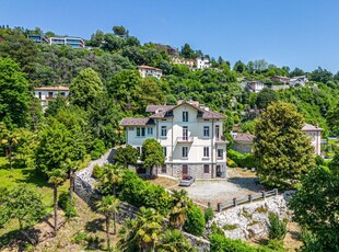 Villa in vendita Salita Aprica 2, Como, Lombardia