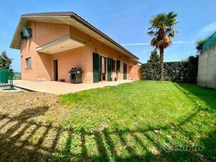 VILLA INDIPENDENTE + GIARDINO + TERRAZZO + GARAGE