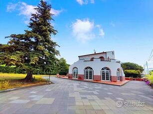 Villa Singola Con Giardino Piscina Tremestieri Etn