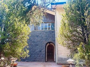 VILLA SINGOLA OTTìMA PER 3 FAMIGLIE + TERRENO