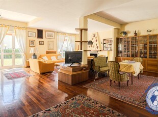 Villa trifamiliare in vendita a Brugherio