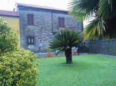 Casa semi indipendente in Via Tresana Snc in zona Villa a Tresana
