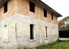 Casa singola da ristrutturare a Montecatini Terme