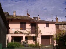 Casa semi indipendente in Bertoni in zona Piana a Castiglione del Lago