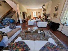 Villa in ottime condizioni in zona Margine Coperta a Massa e Cozzile