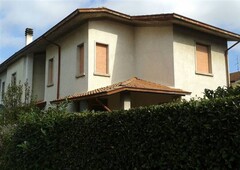 Villa in zona Torre del Lago Puccini a Viareggio