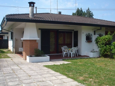 Villa con giardino privato in riva al mare