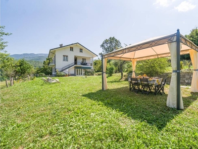 Casa a San Pietro Vara con barbecue e terrazza