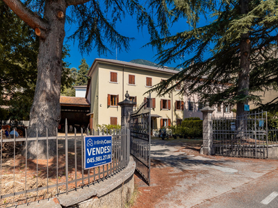 rustico / casale in vendita a Caprino Veronese