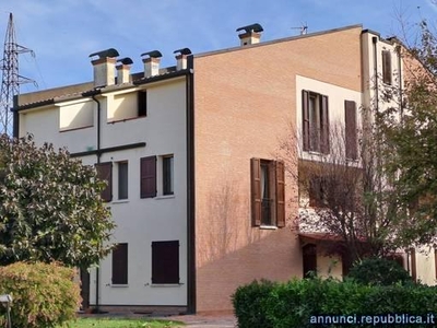 Appartamenti Ferrara Via Della Crispa cucina: A vista,
