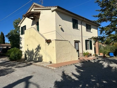 Casa in vendita 4 Stanze da letto a Magliano In Toscana
