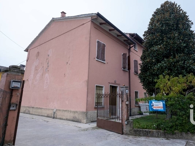 Casa indipendente in vendita 4 Stanze da letto a Castel Goffredo