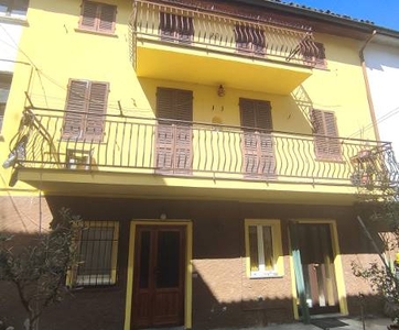 Casa semi indipendente in vendita a Stradella Pavia