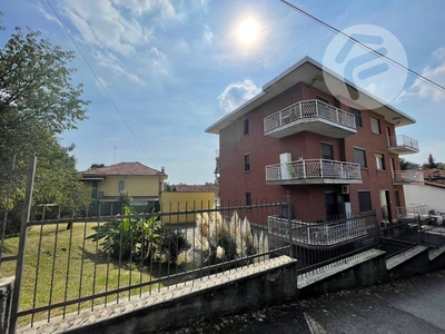 Quadrilocale in Via umberto I, Trofarello, 1 bagno, giardino in comune