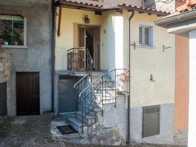 Trilocale in vendita a Villa Collemandina
