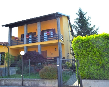 Villa a schiera in VIA ARGENTERA 100, Rivarolo Canavese, 6 locali