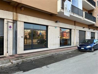 Locale Commerciale - Commerciale a Via Corato, Trani