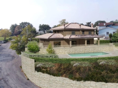Villa in vendita a Colli al Metauro