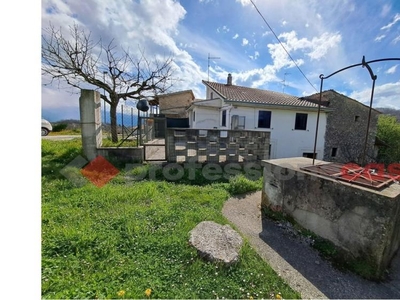 villa indipendente in vendita a Arpino