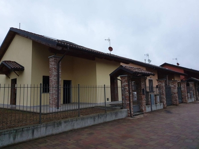 Villa unifamiliare via XXIV Maggio, 60, Centro, Buttigliera d'Asti