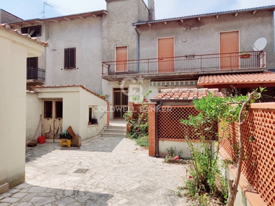 Casa in vendita in Canino, Italia