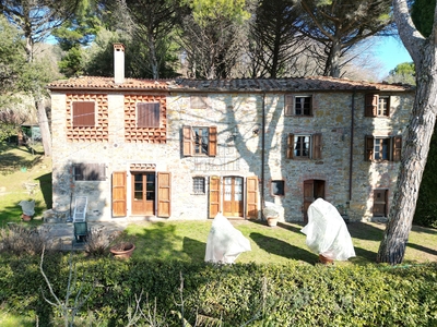 Casa indipendente con giardino in mastiano, Lucca