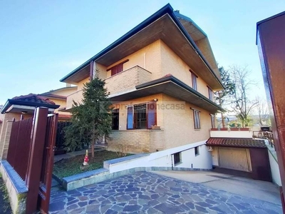 Villa bifamiliare in vendita a Desio, Via Monsignor Castelli, 17 - Desio, MB
