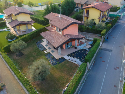 Villa con box doppio a Moniga del Garda