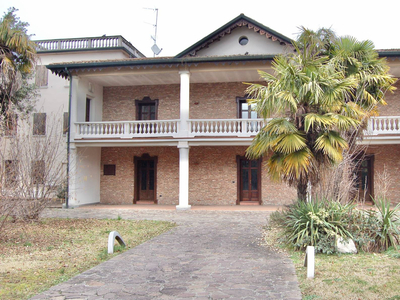 Villa con terrazzo a Montichiari