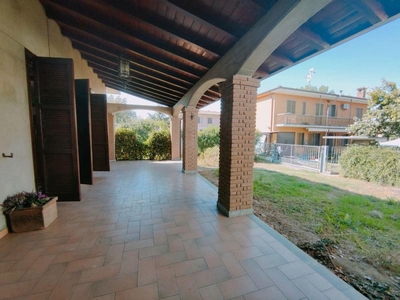 villa indipendente in vendita a Corteolona e Genzone
