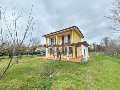 Villa Singola in Vendita ad Forte Dei Marmi - 610000 Euro