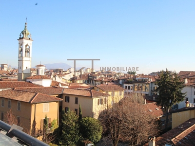 Attico con terrazzo, Bergamo centralissimo