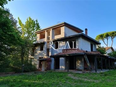 Villa in buono stato di 420 mq.