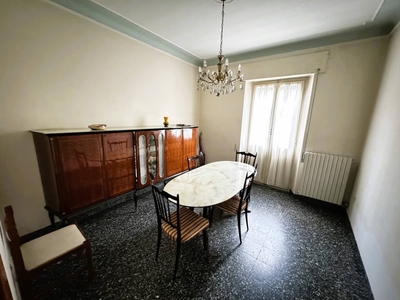 Appartamento a Fermo, 5 locali, 1 bagno, 88 m², 2° piano, buono stato