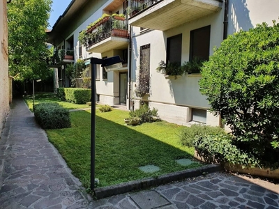 Appartamento a Mantova, 7 locali, 4 bagni, 330 m², 1° piano in vendita