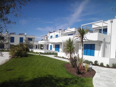 Appartamento 'Blu Village' con piscina condivisa, terrazza privata e aria condizionata