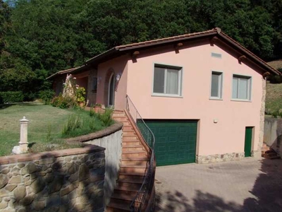 Villa Singola in Vendita ad Londa - 950000 Euro