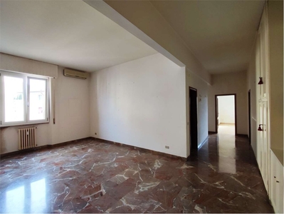 Appartamento in Via Castelfidardo 56, Firenze, 5 locali, 1 bagno